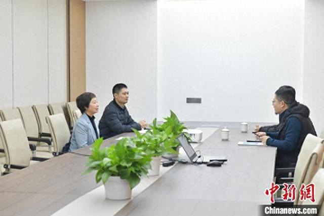 李霞委员：加快推进制造业数字化转型